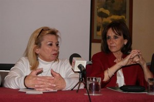 Concepción Cuevas habla junto a Remedios Martel, delegada del Gobierno andaluz en Málaga