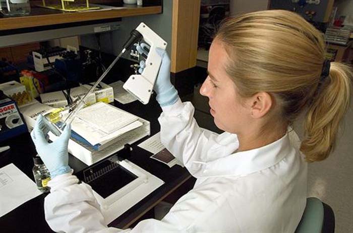 La Asociación Española Contra el Cáncer de Segovia destina 135.000 euros a un proyecto de investigación