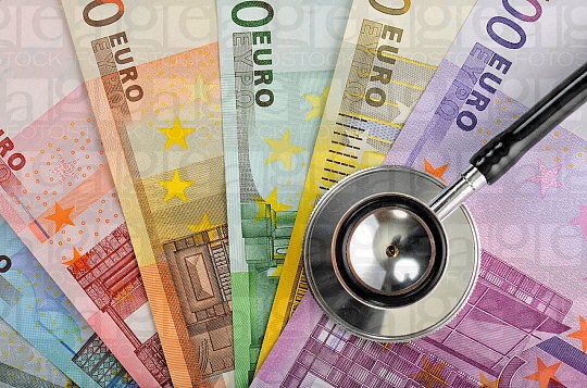 Comunidades y ayuntamientos acumulan facturas sanitarias por valor de 12.110 millones de euros