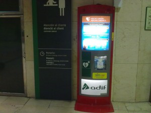 Columna de rescate cardiaco en la estación de Sants