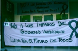 Pancarta de protesta de AFIEM Alcoy