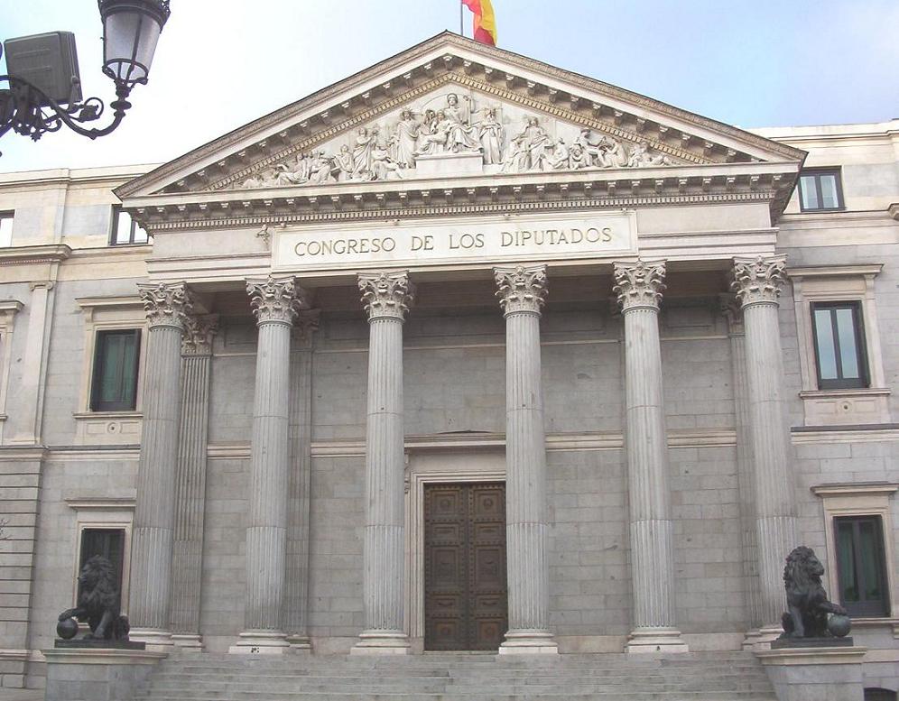 La AECC premia al Congreso de los Diputados por la aprobación de la Ley Antitabaco