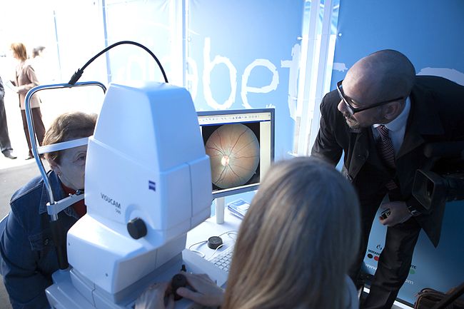 La campaña ‘Diabetes y Salud Ocular’ ya ha asistido a más de mil pacientes
