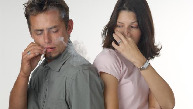 El humo del tabaco también daña la memoria de los fumadores pasivos