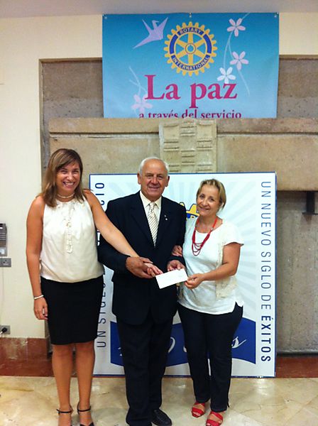 Donación de 2.000 euros del Rotary Club a FEAFES Cáceres para su programa ‘Cuidando de ti’