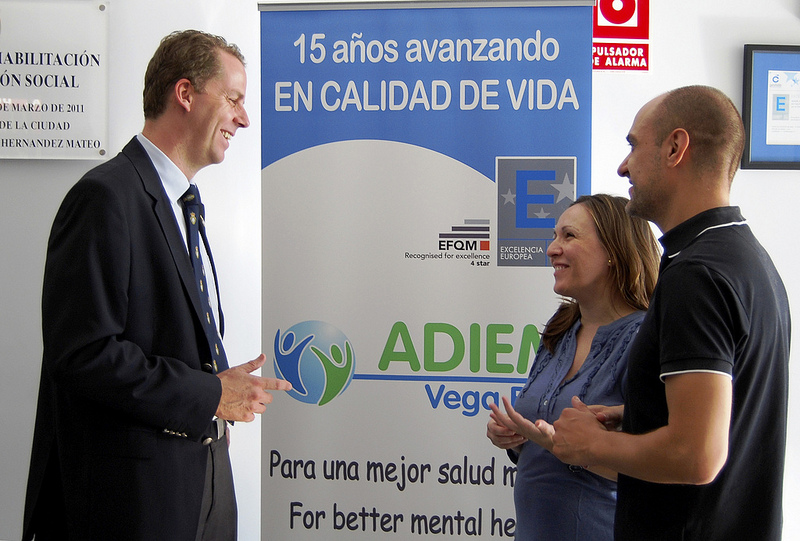 Felicitaciones navideñas, vídeos conmemorativos y jornadas en Asociaciones al Día