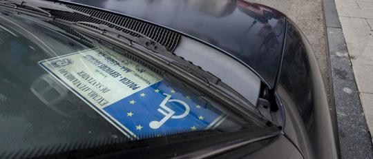 El CERMI pide una regulación estatal del aparcamiento de personas con discapacidad