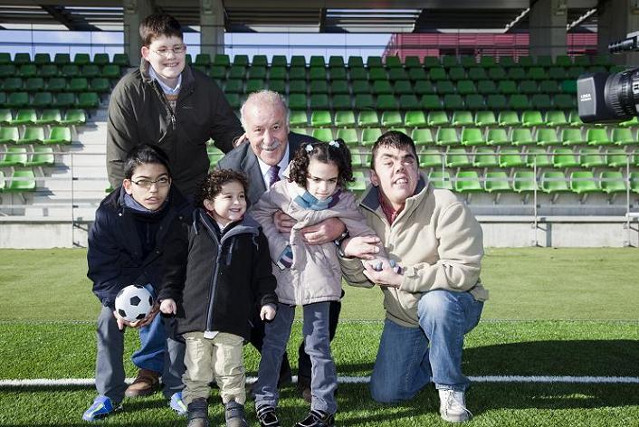 Del Bosque, embajador solidario del Día Mundial de las Enfermedades Raras