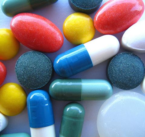 Los cambios en la forma o color de los medicamentos dificultan la adherencia