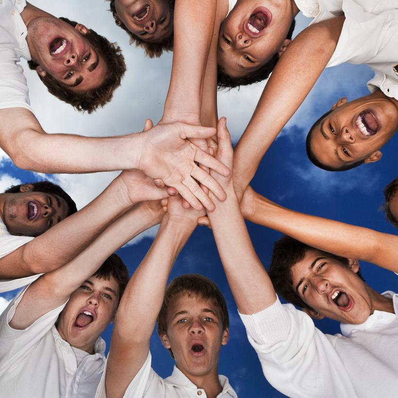 Los adolescentes que realizan labores de voluntariado tienen mejor salud CV