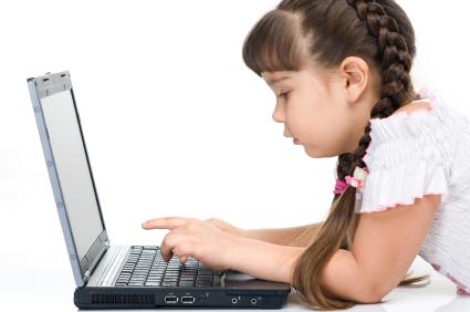 El 33% de los adolescentes, miopes en 2020 por abusar de móviles, tabletas y PCs