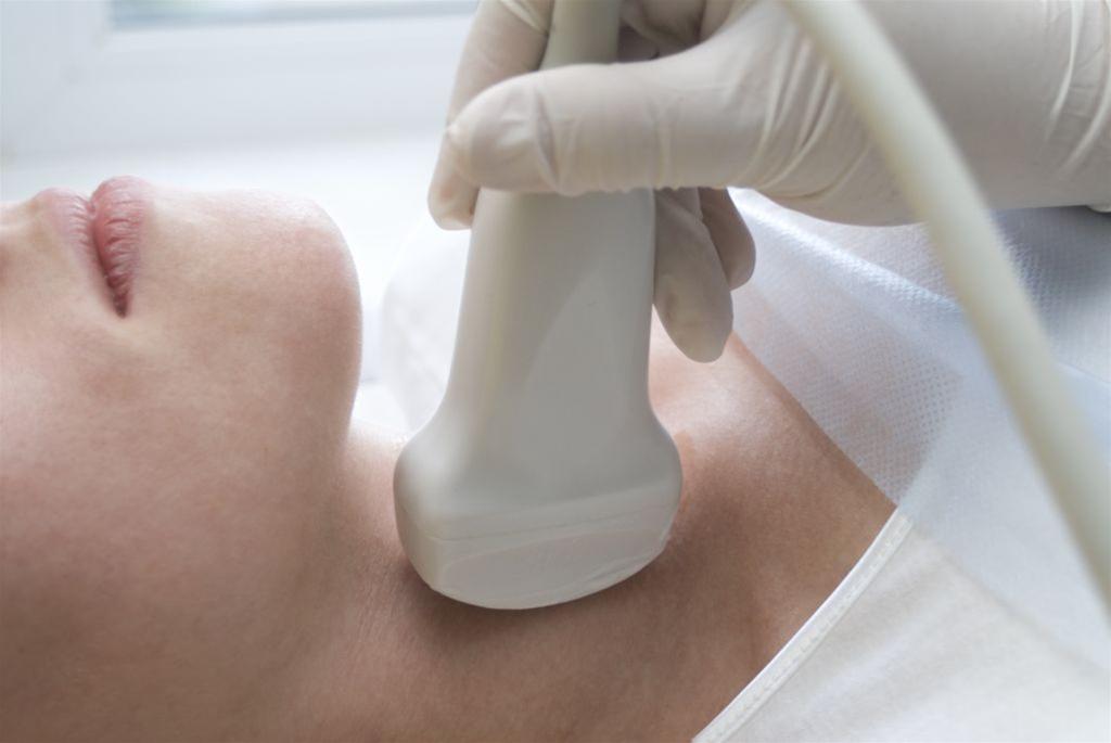 Las mujeres tienen un riesgo tres veces mayor de desarrollar cáncer de tiroides