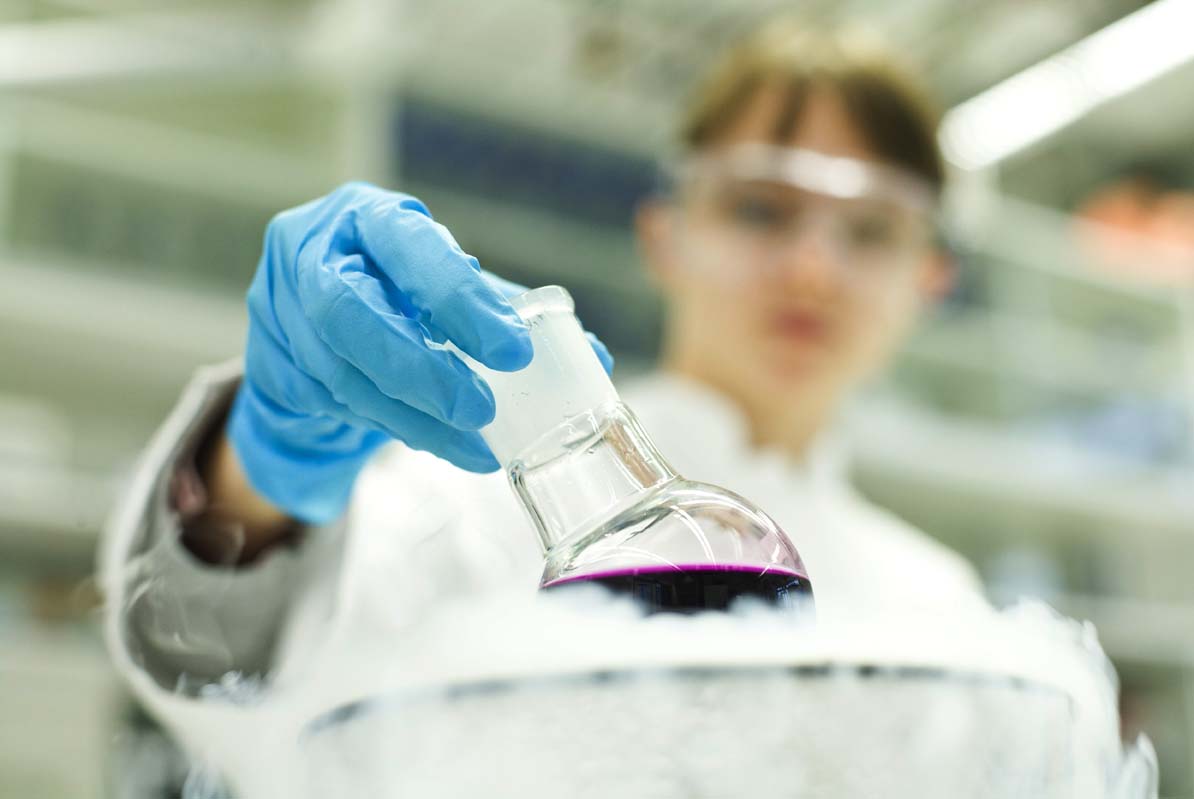 Donación de 6.000 euros de ABEMONT para la investigación del cáncer