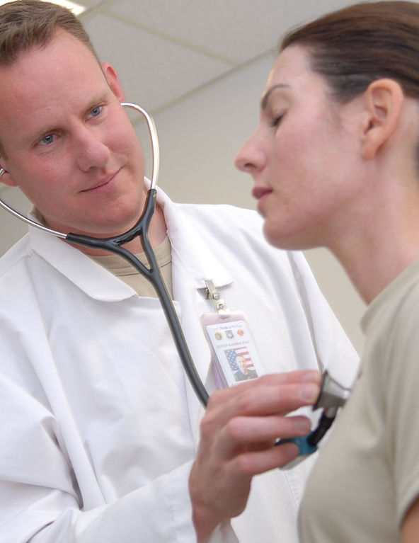 Los recortes dejan sin material para explorar pacientes al 40% de médicos de familia