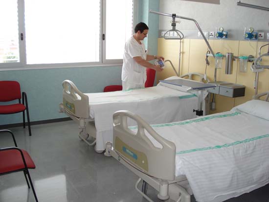 Lectores y usuarios creen que el verano provoca un deterioro en la atención que reciben los pacientes