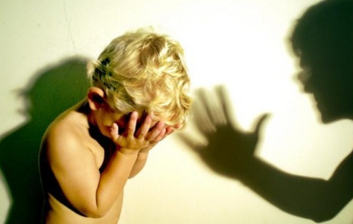 Más riesgo de enfermedad crónica en edad adulta si hay castigo físico en la infancia