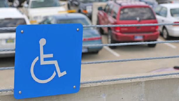 Los conductores con discapacidad no tendrán que identificar sus vehículos