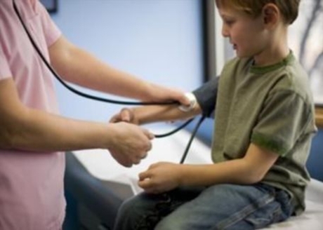 El riesgo de presión arterial elevada es cada vez mayor en niños y adolescentes