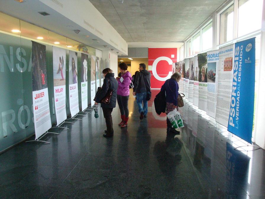 La exposición ‘Psoriasis: la Verdad al Desnudo’ llega a los hospitales de Murcia