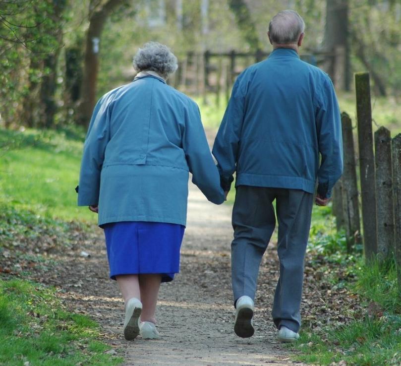 Caminar una hora reduce el riesgo de cáncer de mama en la postmenopausia