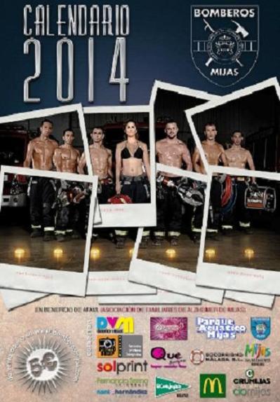 Los bomberos de Mijas posan para el calendario benéfico de la asociación local de Alzheimer