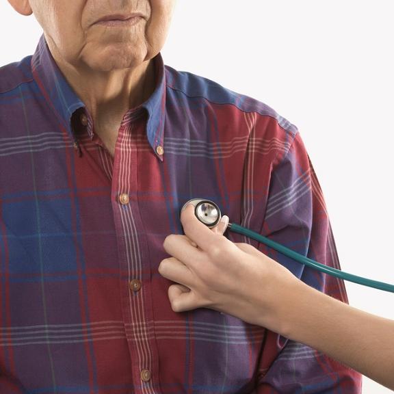 Los cardiólogos alertan de la discriminación de los pacientes mayores