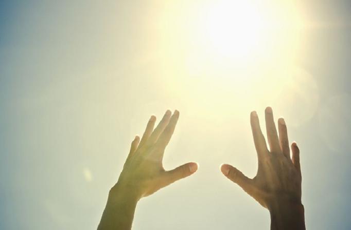 Tomar el sol podría ayudar a bajar la presión arterial