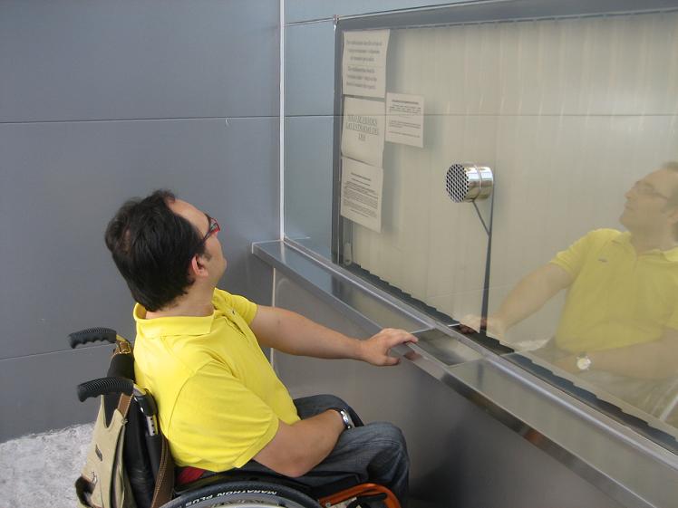 Los servicios de información y atención al cliente deberán ser accesibles