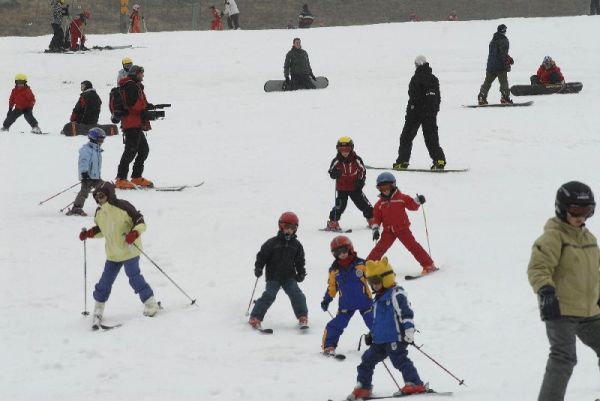 Formigal acerca la nieve a medio centenar de niños con cáncer
