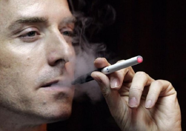 Los expertos en tabaquismo consideran que los e-cigarrillos son tóxicos
