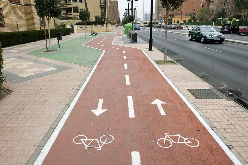 El CERMI exige a la DGT que prohíba los carriles bici en las aceras