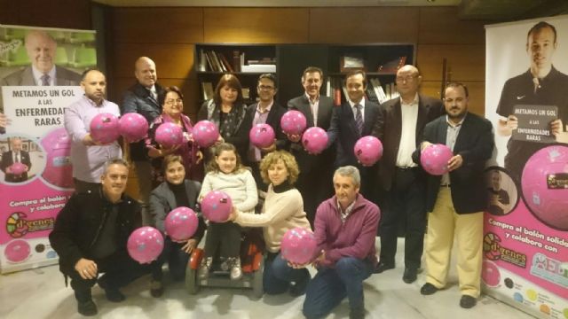 Balón solidario de D’genes y AELIP para la atención e investigación de las ER