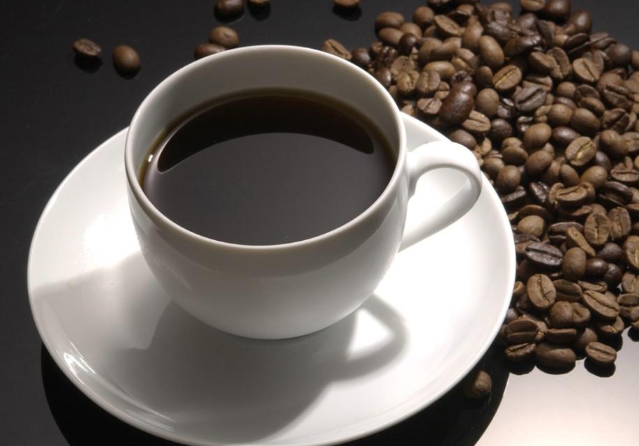 Un estudio sugiere que el café disminuye el riesgo de melanoma malingo