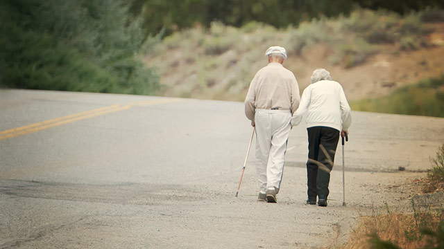 Caminar despacio en la tercera edad podría alertar de un mayor riesgo de Alzheimer
