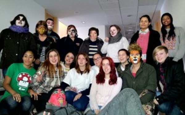 Taller de estética de FEAFES Ávila FAEMA para mejorar la salud mental
