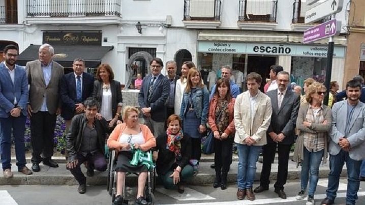 Escultura de FEAFES Andalucía contra el estigma y la discriminación social