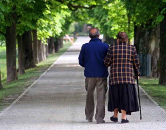 Caminar, bailar o practicar jardinería ayudan a reducir el riesgo de Alzheimer