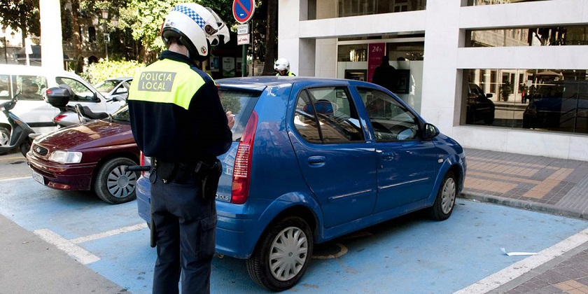 Propuesta para que aparcar en plazas reservadas no quede sin sanción