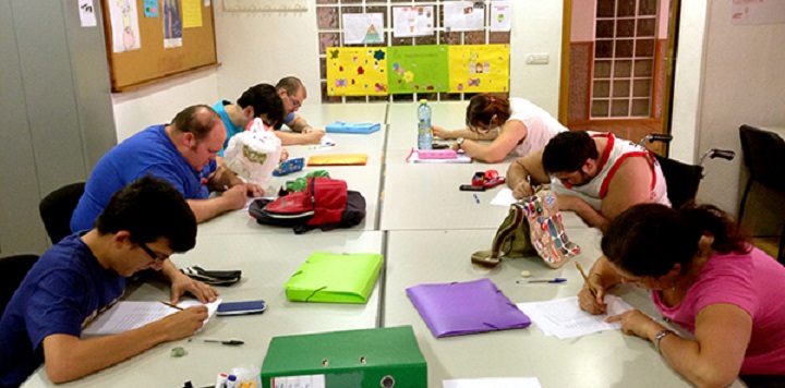 Los proyectos educativos de COCEMFE beneficiaron en 2015 a 634 personas