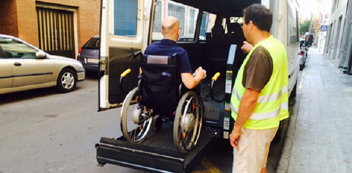 Servicio de transporte adaptado para personas con discapacidad en Castellón