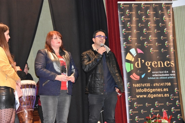 D’genes y la AELIP recaudan 1.500 euros en su VI Gala Solidaria ‘Inocentes’