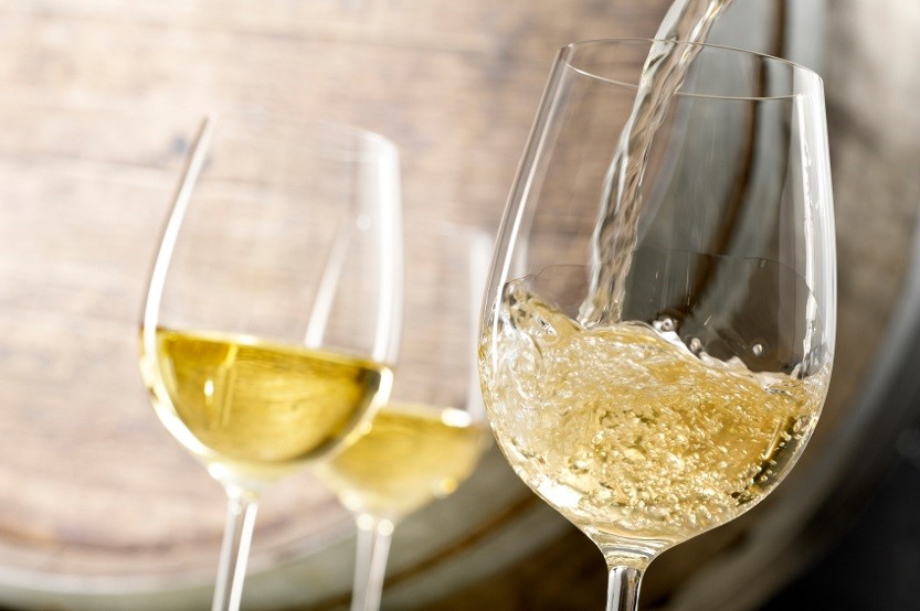 Beber vino blanco aumenta el riesgo de padecer un melanoma
