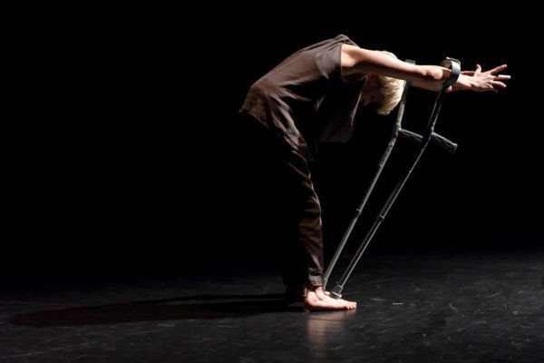 Espectáculo de danza inclusiva de Claire Cunningham en el Museo del Prado