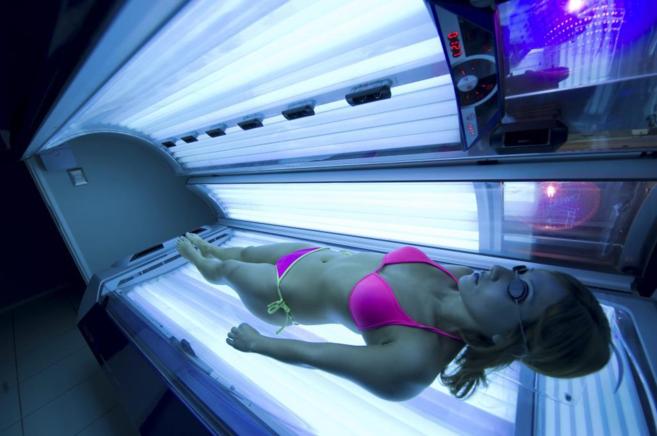 El uso de camas de bronceado aumenta en hasta un 32% el riesgo de melanoma