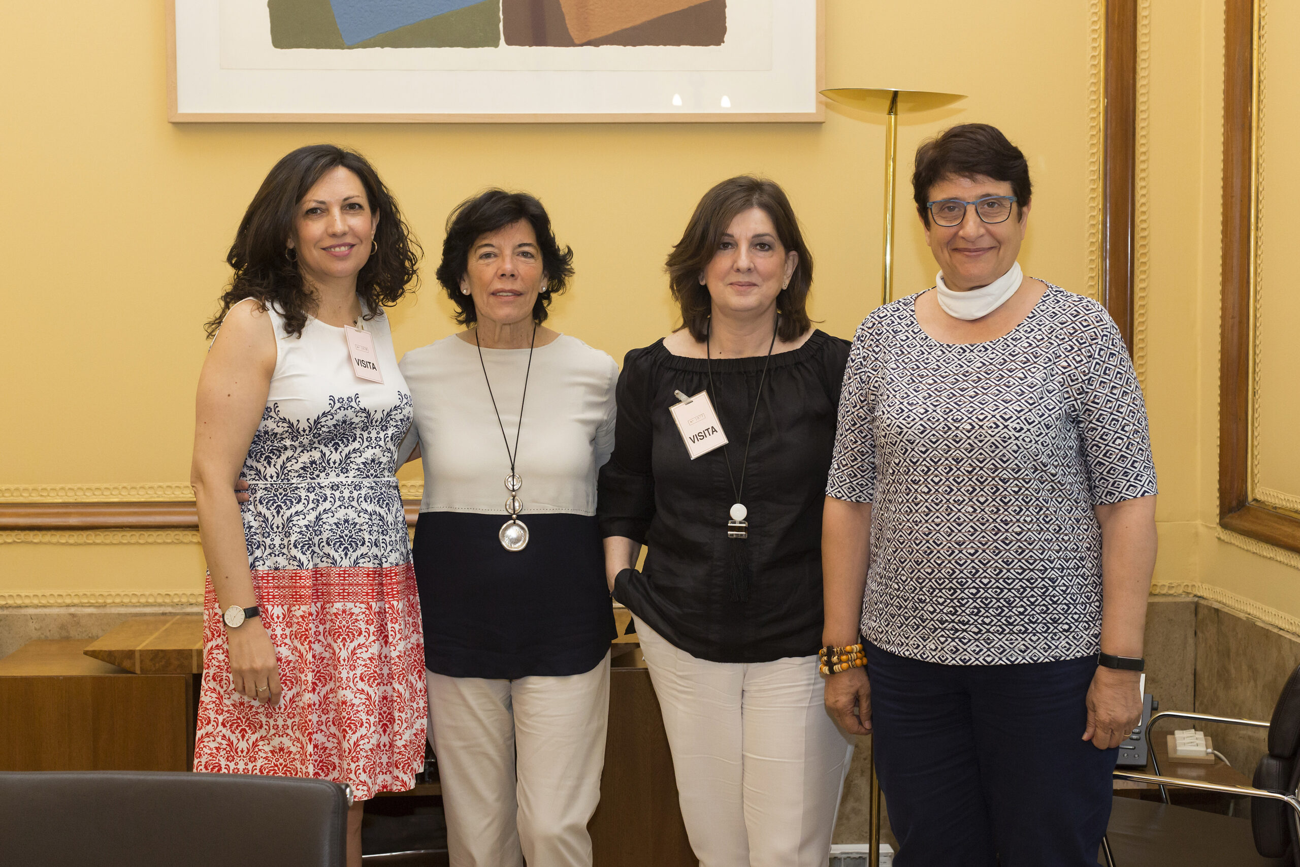 Imagen de las representantes de FIAPAS con la ministra de Educación y su asesora Imagen de las representantes de FIAPAS con la ministra de Educación y su asesora