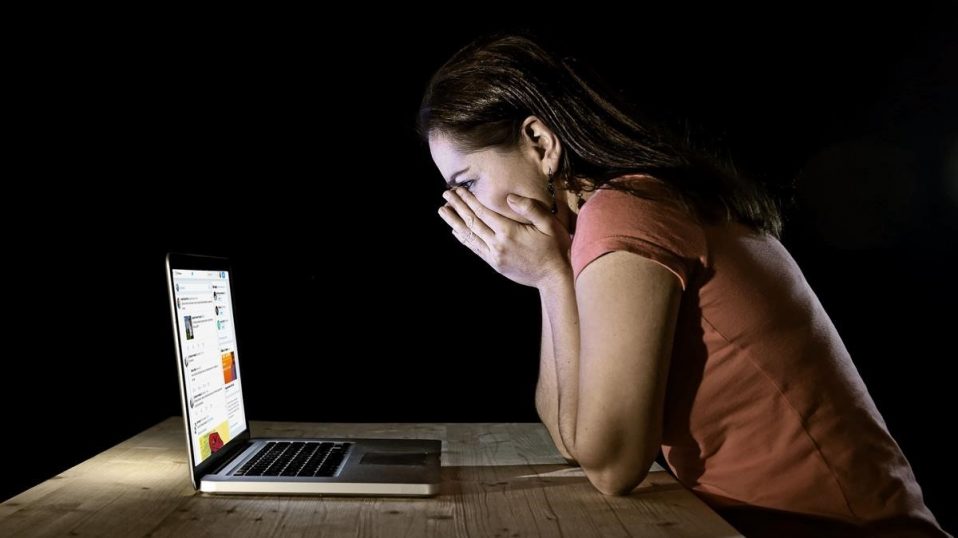 El acoso aumenta el riesgo de infarto y accidente cerebrovascular en mujeres, según un estudio