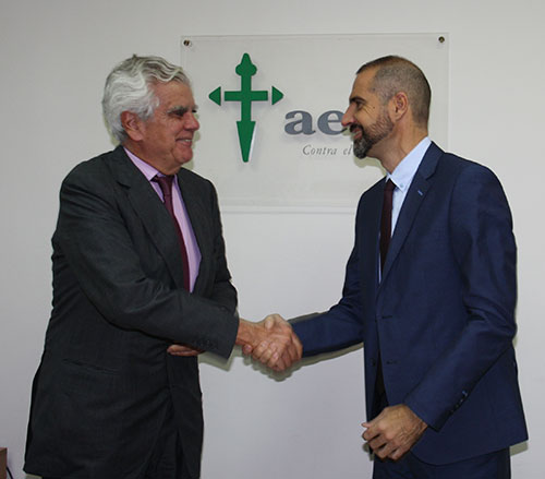 Convenio de colaboración de la AECC y Federación ALCER