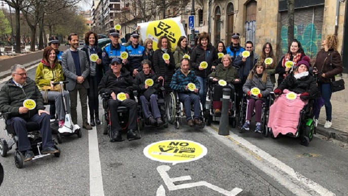 Nueva campaña ‘No es una zona VIP, es una necesidad’ de COCEMFE Navarra