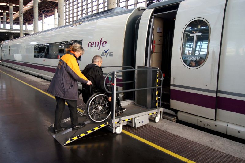 Renfe amplía su Tarjeta Dorada a las personas con discapacidad del 33%