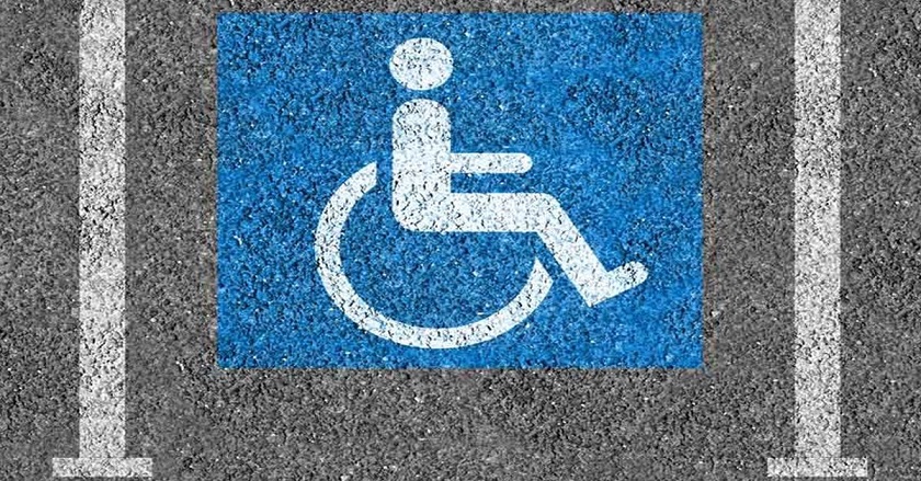 Sin pérdida de puntos por aparcar en las plazas reservadas para personas con discapacidad